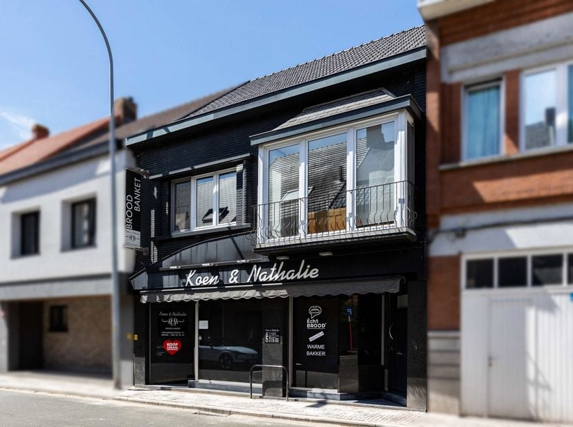 Te koop wegens gezondheidsredenen, Wielendaalstraat 67 te Brakel.<br />
Deze instapklare bakkerij met werkatelier omvat op het gelijkvloers o.a.<br />