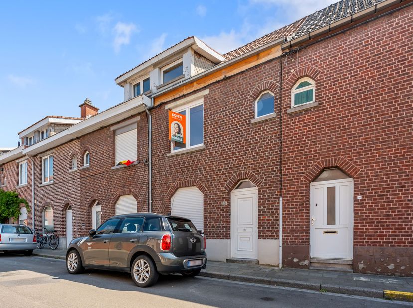 Op zoek naar een instapklare woning in Bissegem? Dan is deze charmante woning zeker een bezoek waard!<br />
Op het gelijkvloers vindt u een gezellige