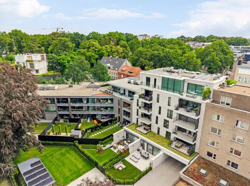 Cherchez-vous un appartement élégant, économe en énergie et entièrement prêt à emménager au centre de Genk? Alors, cet appartement magnifique dans le