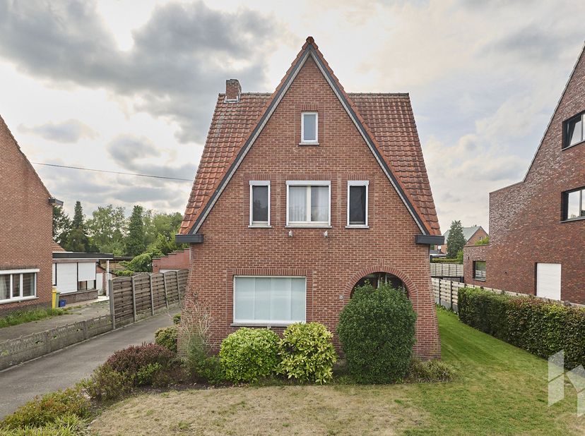 Huis te koop in F.S. Emsenslaan 6,
                    2400 Mol