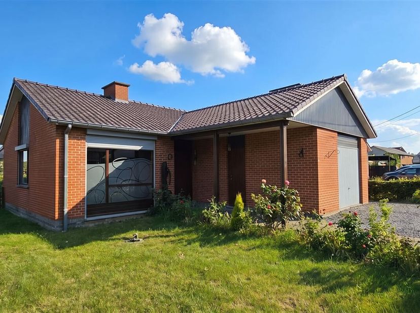 Charmante gelijkvloerse woning op 5 are 58 centiares, op een steenworp afstand van het centrum en de voorzieningen van Péruwelz.<br />
Houtskeletbouw
