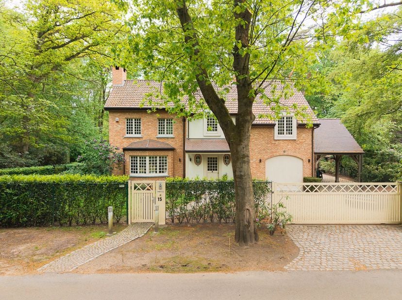 Voor verdere info of een vrijblijvende waardebepaling van uw eigendom: michael@homixx.be of 016 199 344. <br />
<br />
Ontdek deze exclusieve, residen