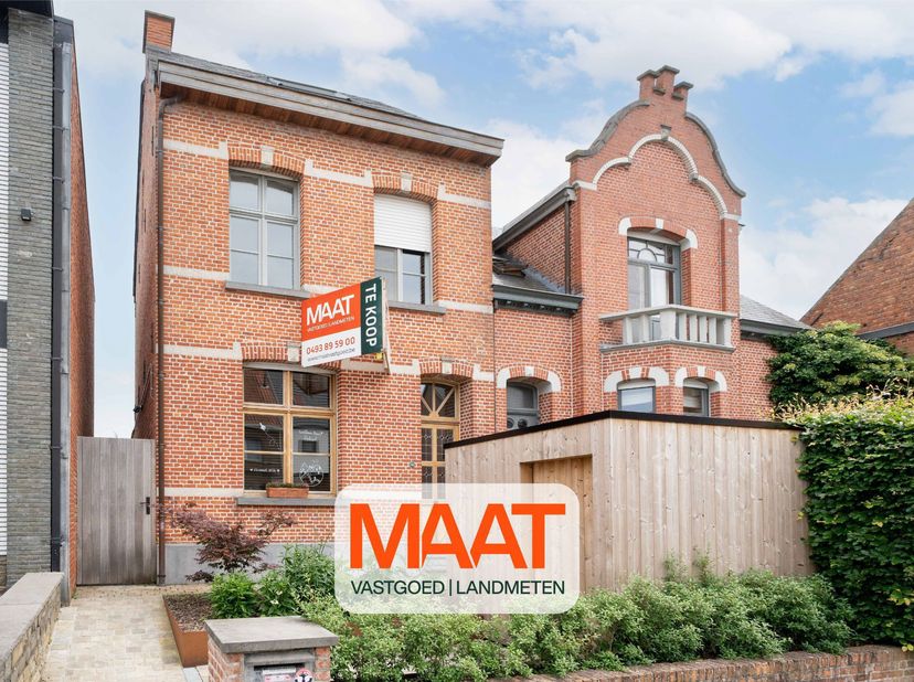 Bent u op zoek naar een woning met charme, karakter én een uitstekende ligging? Dan is deze instapklare woning in het centrum van Herenthout zeker een