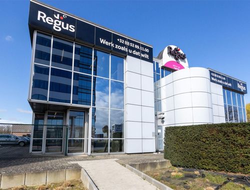                                         Bureaux à louer à Erembodegem, € 499
