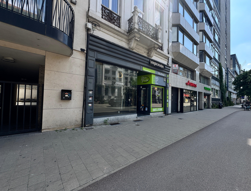                                         Handelsgelijkvloers te huur in Antwerpen, € 1.750
