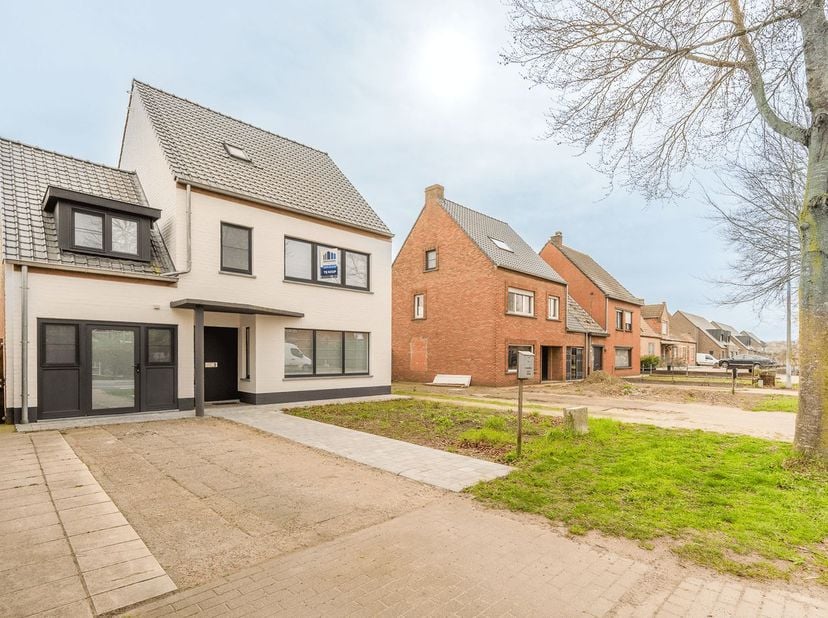 Huis te koop in Gistelsteenweg 643,
                    8490 Jabbeke