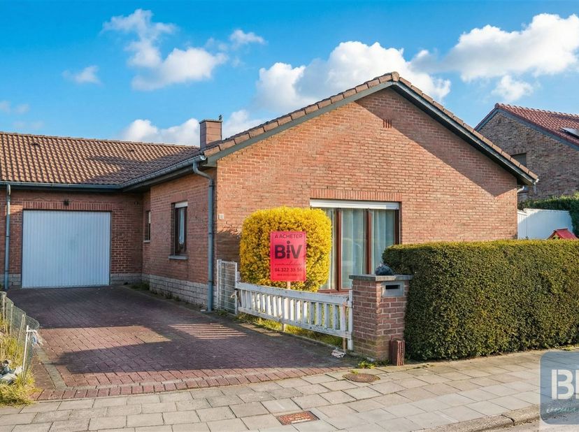 ***** OPTION *** <br />
Dans le lotissement très demandé de la Closeraie à Rocourt, une villa 3 chambres avec garage et jardin, de type bungalow. <br