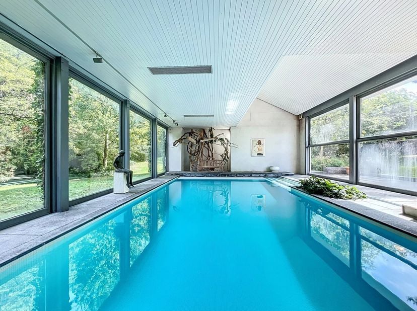 Prince d'Orange - Barnes Brussels vous invite à découvrir cette magnifique villa de l'architecte Corbiau construite dans les années 70, sise sur un tr