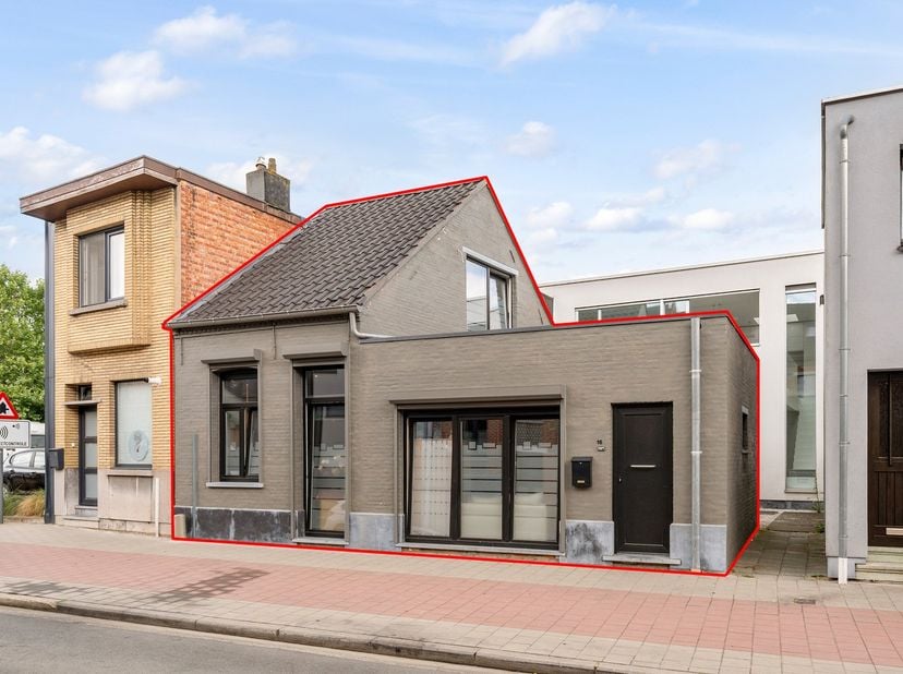 TE KOOP | Gerenoveerde woning nabij het centrum van Berlaar.<br />
<br />
Op zoek naar een gezellige, gerenoveerde woning op een centrale ligging?<br