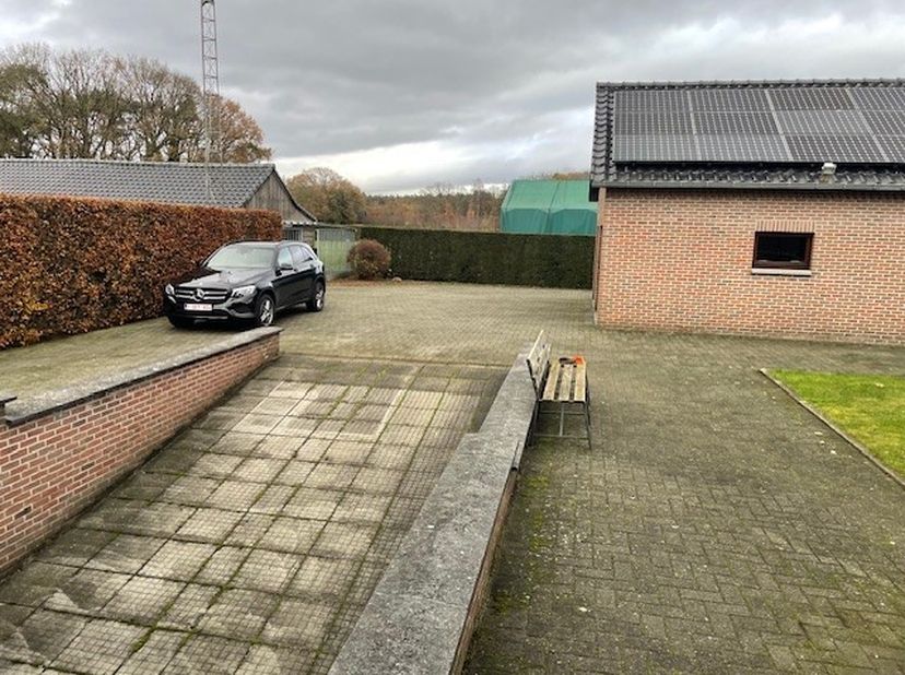 Bent u op zoek naar een instapklaar appartement waar rust, comfort en een vlotte bereikbaarheid samenkomen? Dan is dit volledig vernieuwde 1-slaapkame