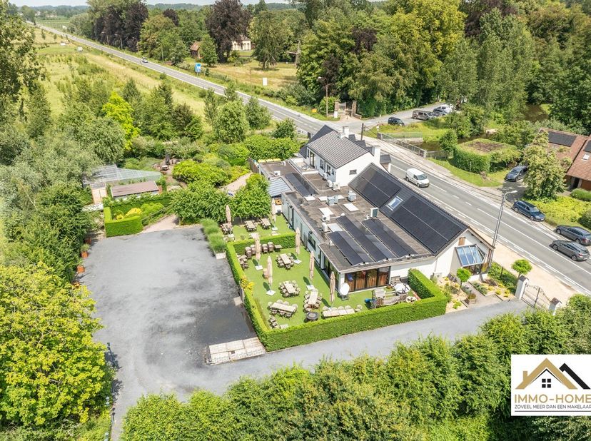 Deze prachtige brasserie is in 2024 volledig vernieuwd en gerenoveerd, waardoor het een schitterende opportuniteit vormt voor iemand die op zoek is na