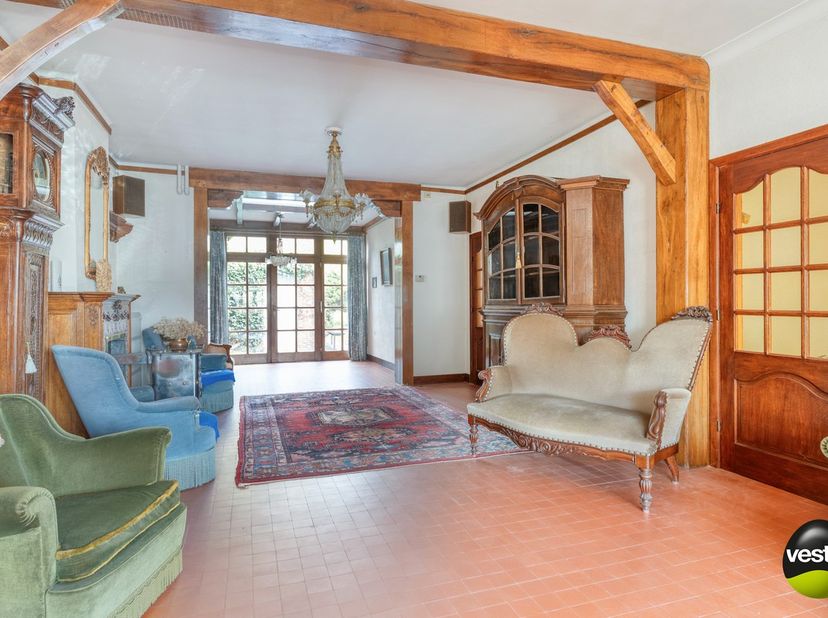 KARAKTERVOLLE WONING MET RUIME TUIN EN TAL VAN MOGELIJKHEDEN IN HET CENTRUM VAN NIEUWERKERKEN.<br />
<br />
Bent u op zoek naar een woning met ruimte