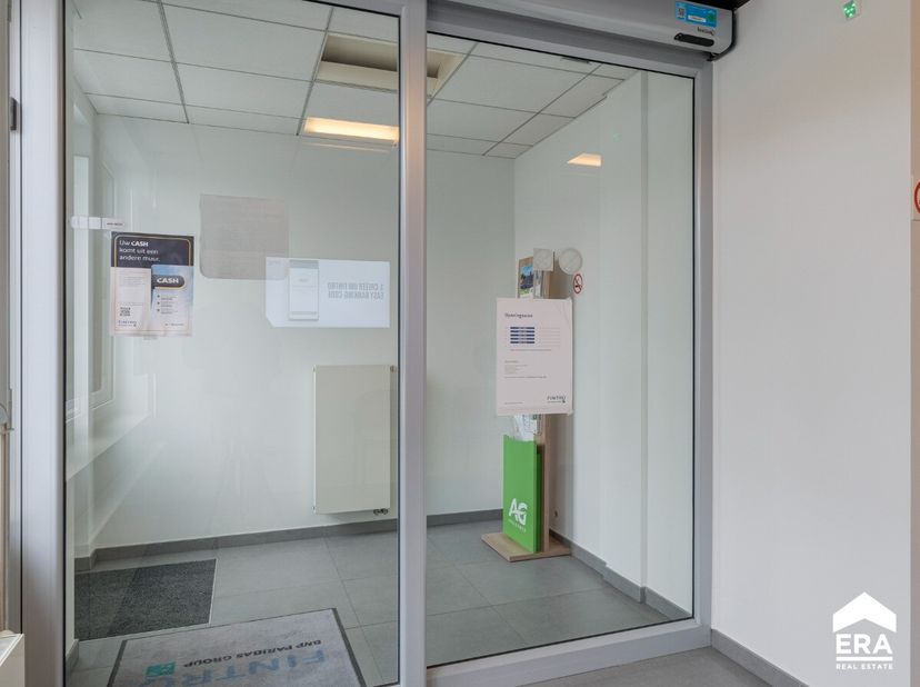Multifunctionele handels- of kantoorruimte met tuintje en private parking in het centrum van Halen.Voor meer info ga naar https://www.era.be/nl/te-huu