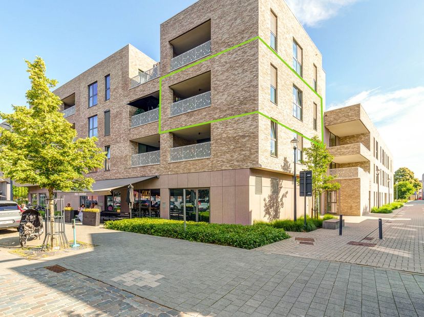Dit lichtrijke appartement bevindt zich op de tweede verdieping en is te bereiken met de lift. Het app. beschikt over een ruime open leefruimte met ke