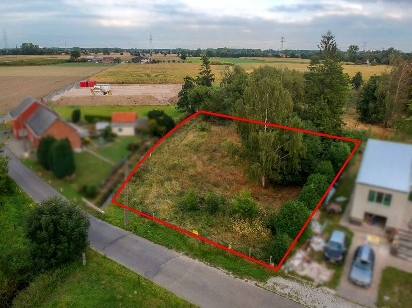 BOUWGROND<br />
<br />
Bouwgrond met een oppervlakte van 14 are, gelegen binnen een éénlotverkaveling in de Steenstraat te Humbeek (Grimbergen).<br />