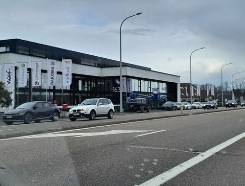                                         Immeuble de bureaux à louer à Maaseik, € 1.153
