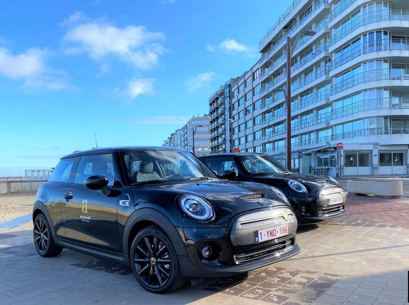goed gelegen garagebox(nr 05) te huur - residentie Meerdal gelegen te Koningslaan 122<br />
huurprijs : 2400€ per jaar<br />
onmiddellijk beschikbaar