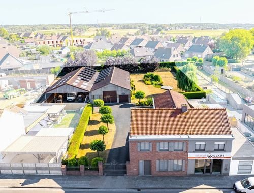                                         Entrepôt avec habitation à vendre à Zonnebeke, € 895.000
