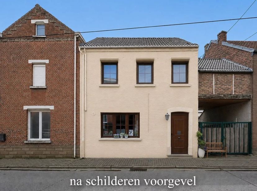 Deze gezinswoning biedt heel wat mogelijkheden: ruimte voor werk of hobby, groter gezin of kangoeroewoning.<br />
Ze is voorzien van een carport en ee