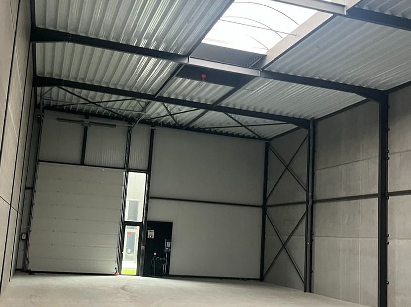 KMO-unit 25 van 350m² met 2 privatieve parkeerplaatsen&amp;nbsp;is gelegen in het bedrijvenpark ASPARK en behoort tot de laatste zes kwalitatief hoogstaan