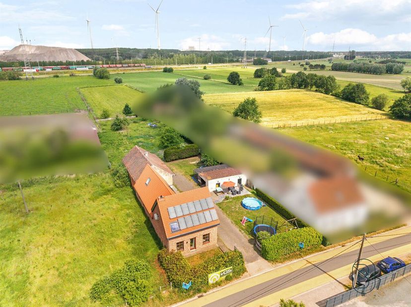 Te koop: ruime woning met 4 slaapkamers, dubbele garage en bijgebouw op 2.279 m²<br />
In Sint-Kruis-Winkel bevindt zich deze ruime gezinswoning op ee