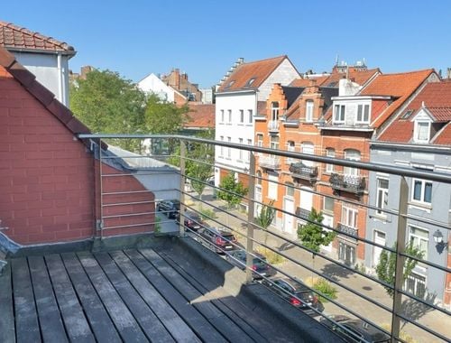                                         Dakappartement te huur in Schaarbeek, € 1.250
