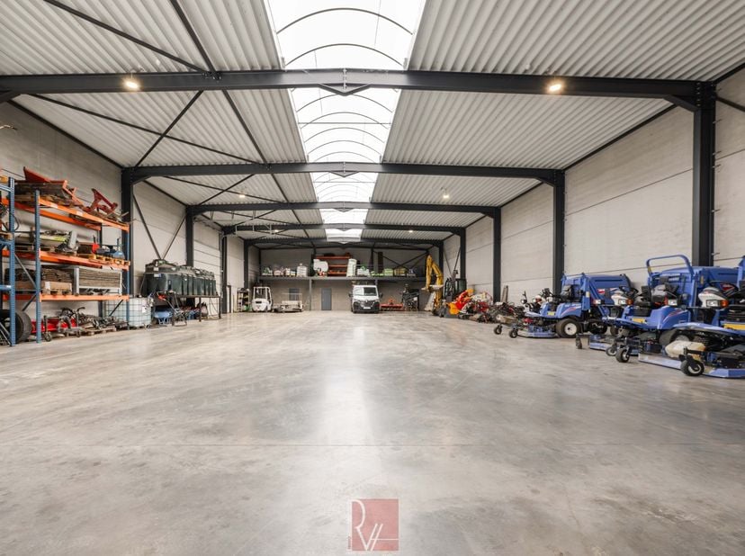 Bien professionnel à vendre
                    à 8760 Meulebeke