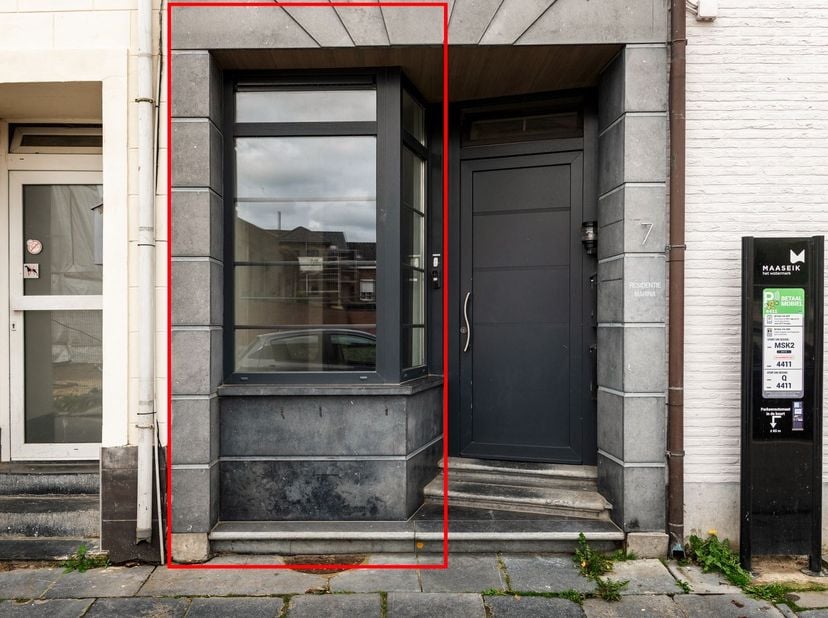 Veelzijdig handelspand met vergunning voor logies nabij de markt van Maaseik<br />
<br />
<br />
<br />
Op een strategische invalsweg richting de ma