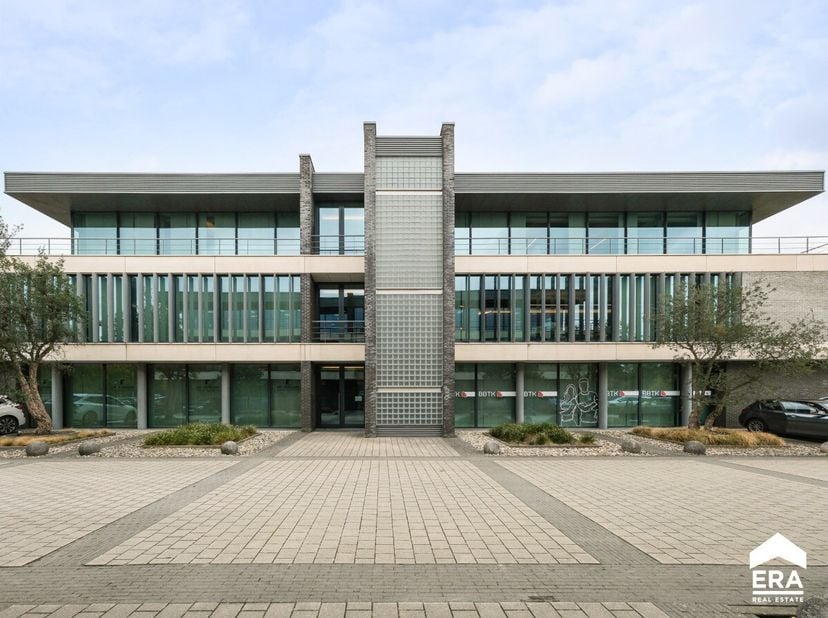 Bien professionnel à vendre
                    à 3500 Hasselt