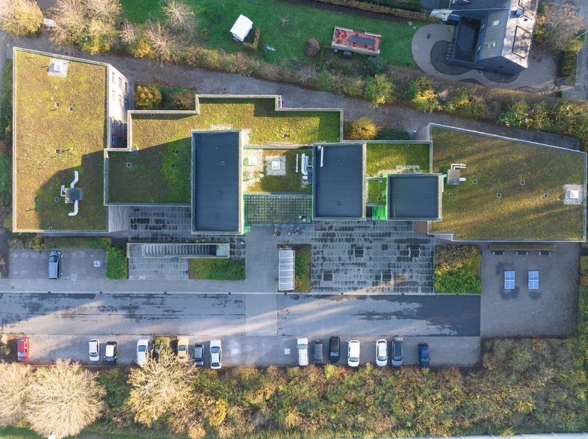 In de stadsrand van Brugge, situeert zich dit recent studentengebouw (2016) met hedendaagse studentenkamer. Dankzij de strategische ligging, nabij inv