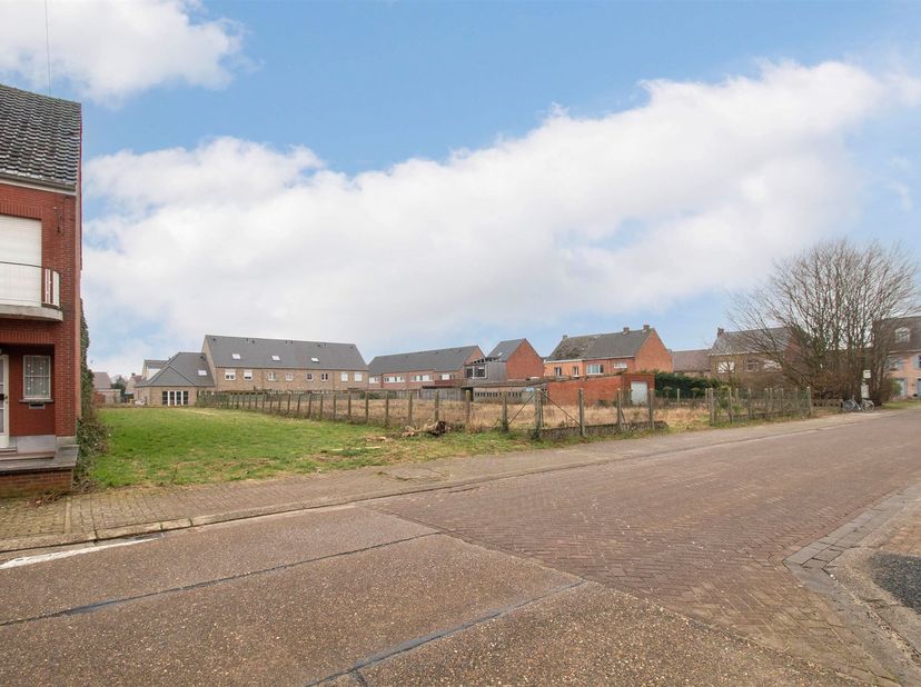 Bouwgrond voor HOB op een perceel van 588m². <br />
<br />
Deze grond ligt midden in het centrum van Voortkapel. Alle nodige faciliteiten (school, w