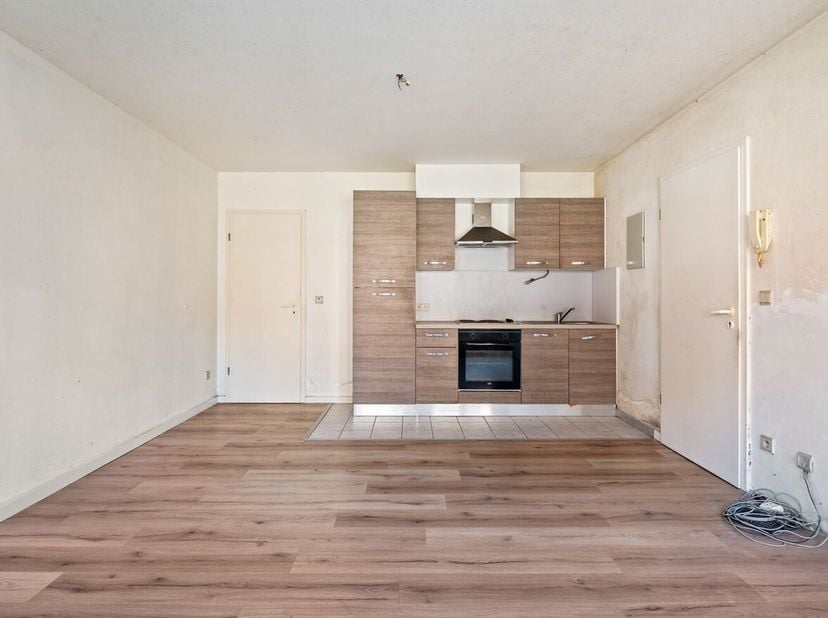 Deze gezellige studio is gelegen op een uitstekende locatie in de Kroonstraat te Lier, op wandelafstand van alle noodzakelijke voorzieningen zoals win