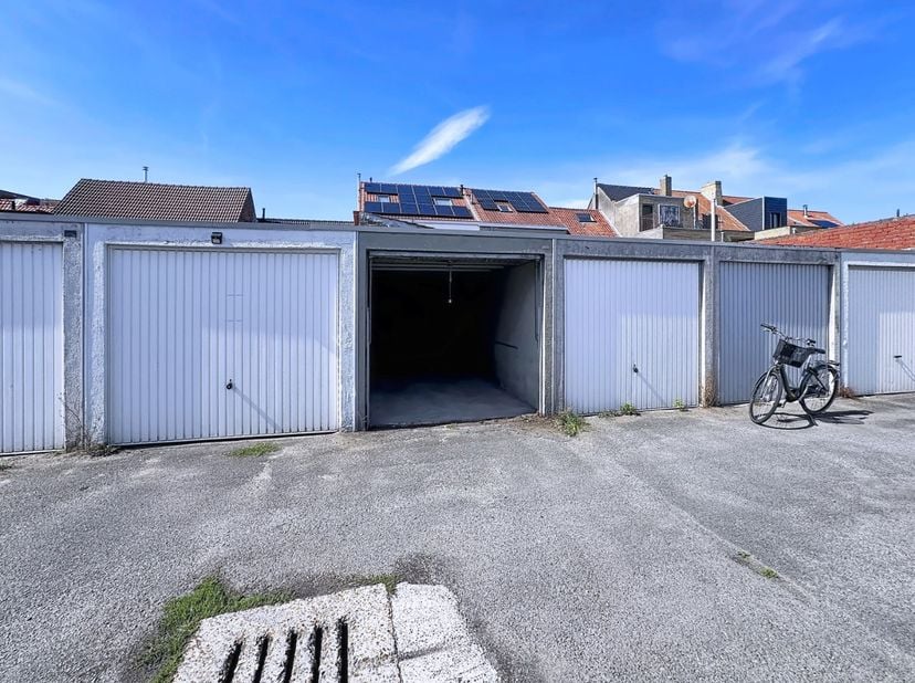 Garage à louer
                    à 8301 Heist-aan-Zee