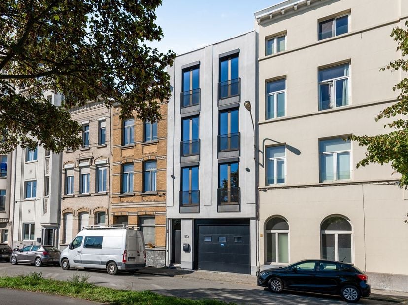 Huis te koop in Uitbreidingstraat  572,
                    2600 Berchem