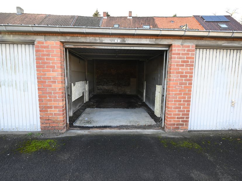 Garage te huur nabij het centrum van Roeselare<br />
Prijs: €60/maand<br />
<br />
Telefonisch worden er geen afspraken meer gemaakt. U moet per conta