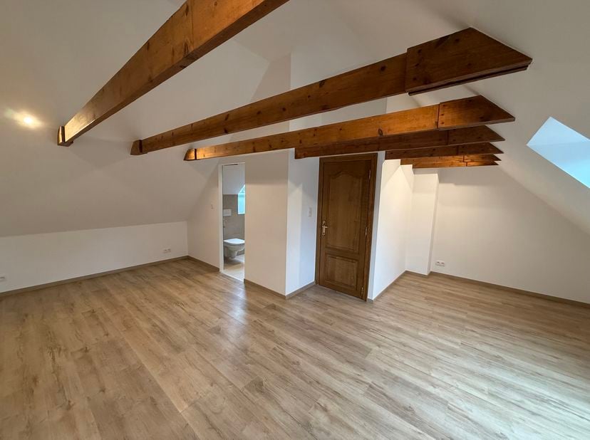 <br />
<br />
<br />
à proximité immédiate de la Place Dumon et de la promenade verte (chemin de fert), BELLE maison complètement neuve, unifamiliale