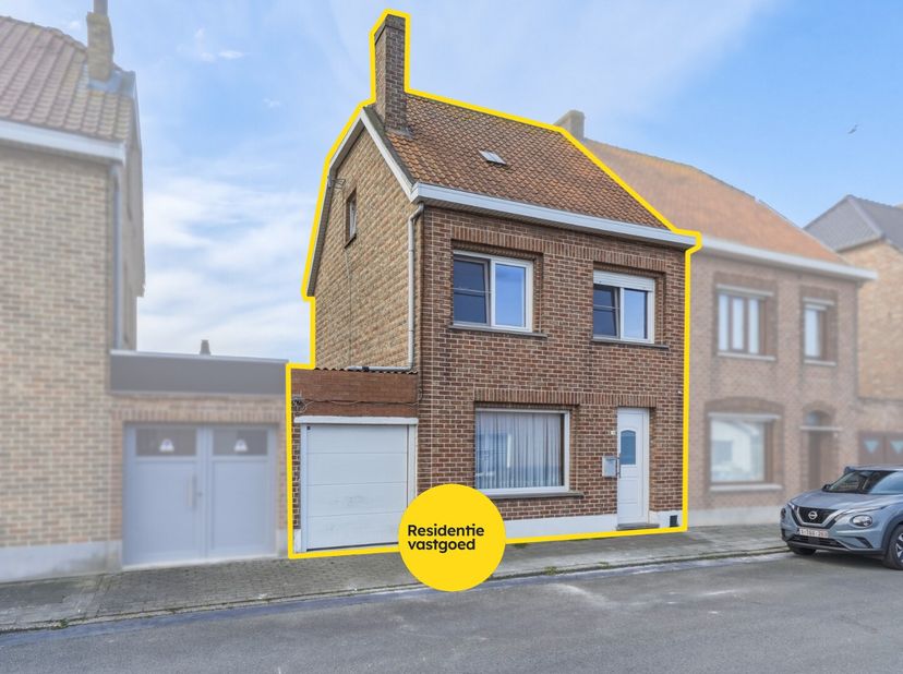 Deze ruime woning is rustig gelegen in de Hoogwegel, nabij het centrum van Oudenburg, op een perceel van 353 m². De woning biedt veel ruimte en potent