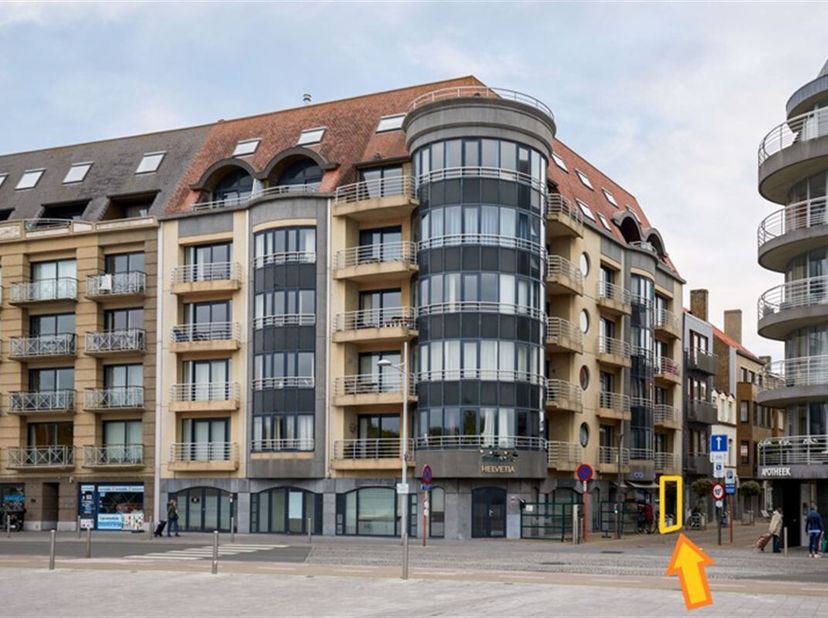 Ondergrondse staanplaats in de kelderverdieping van de residentie Helvetia. Gelegen op het kruispunt van de Driftweg en de Duinenstraat in hartje Bred