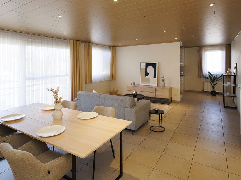 Zeer verzorgd 1-slaapkamerappartement op de Grote Markt van Zelzate !<br />
Dit zeer verzorgd appartement bevindt zich op de 2e verdieping van Residen