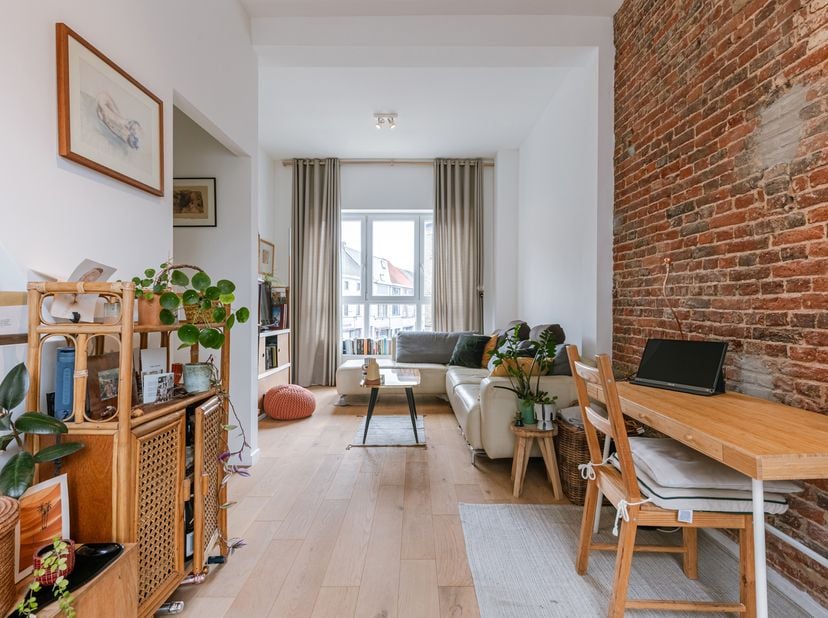 Mobi-score: 9,2/10!<br />
Op wandelafstand van diverse winkels, het levendige Fonteinplein en de fietsas Coupure geniet deze woning van een uitstekend