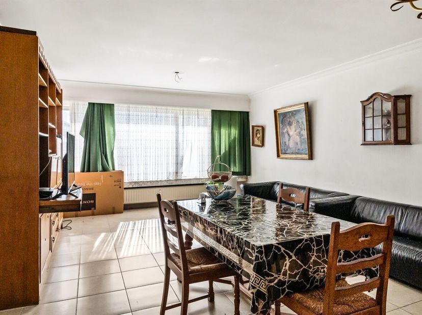 Ruim appartement met 2 slaapkamers en balkon op centrale ligging<br />
Op zoek naar een ruim appartement met veel potentieel op een uitstekende locati