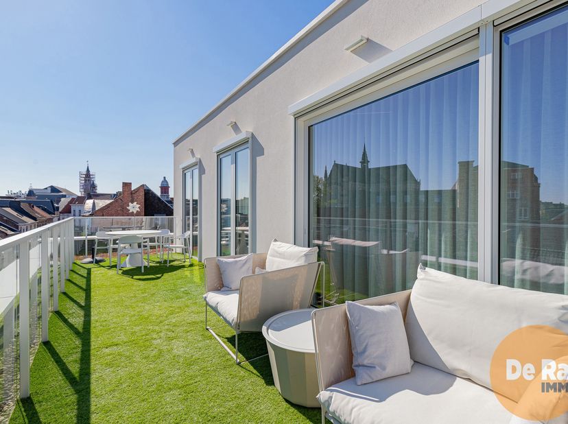 AALST - Dit exclusieve Penthouse bevindt zich op de volledige 4de verdieping van Residentie “De Werf” in de bruisende Molenstraat. Vlakbij winkels, re