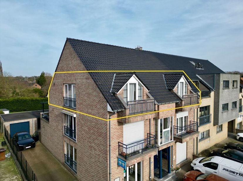 Ruim en centraal gelegen appartement met 2 slaapkamers<br />
Dit lichtrijke en ruime appartement van maar liefst 120 m² is ideaal gelegen in een centr