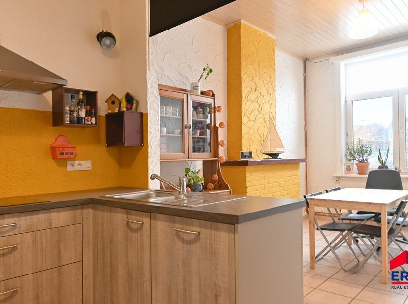 Knusse starterswoning of interessante investering in het centrum van Eeklo Bent u op zoek naar een betaalbare woning op een toplocatie of een interess