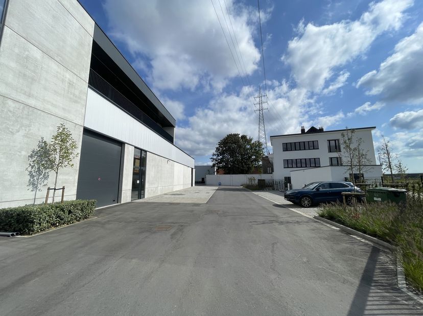 Bien professionnel à louer
                    à 2170 Merksem