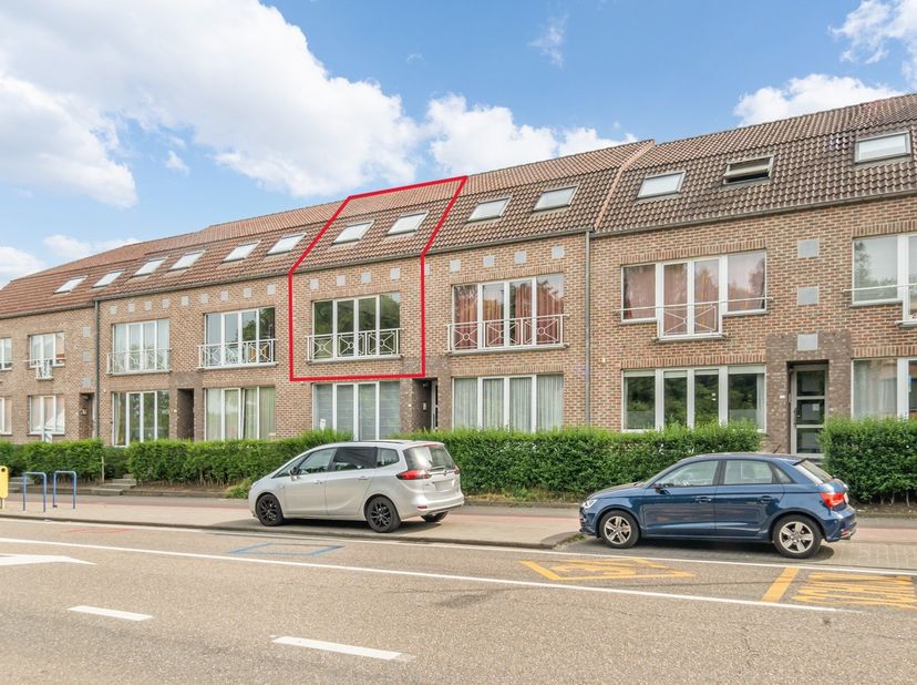 Dit&amp;nbsp;ruime en instapklare duplexappartement van 110 m²&amp;nbsp;is gelegen in een&amp;nbsp;kleinschalige residentie&amp;nbsp;in Korbeek-Lo en combineert ruimt