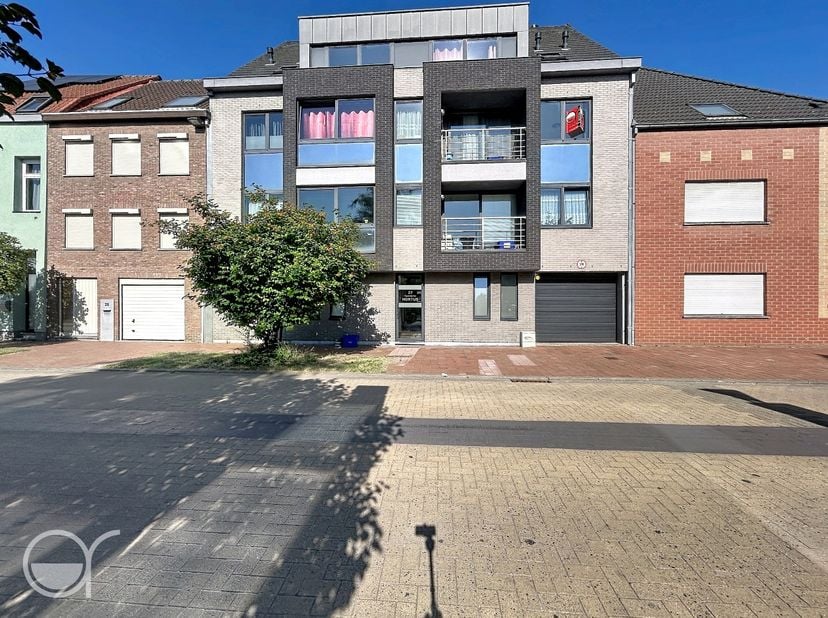 OPGELET: om dit pand te huren of bezichtigen vragen wij steeds eerst een virtueel bezoek te brengen aan het pand. Ga hiervoor naar www.rosseel.be en v