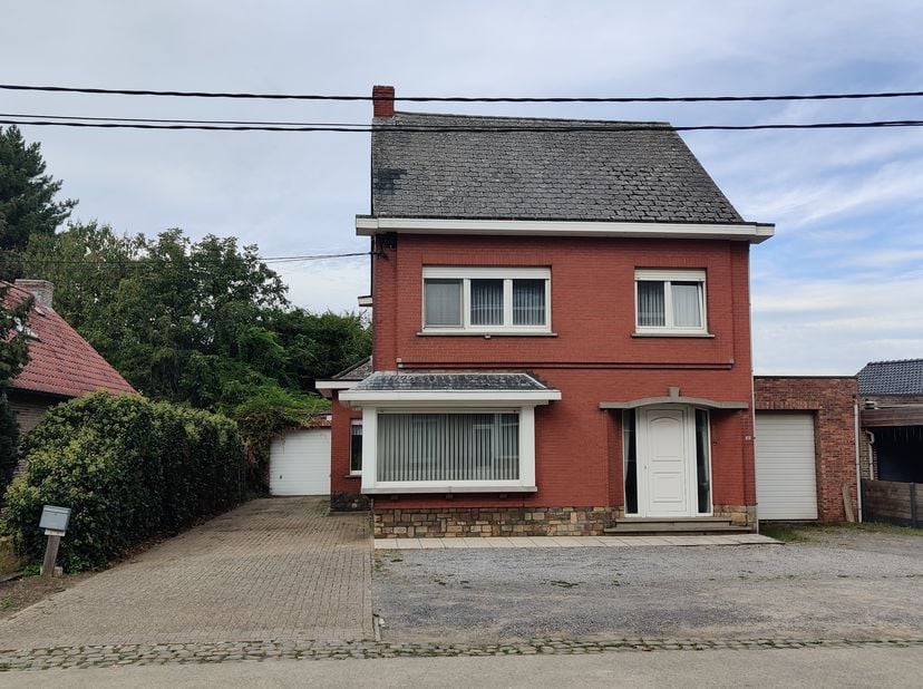 Huis te koop in Herentalsesteenweg 37,
                    2220 Heist-op-den-Berg