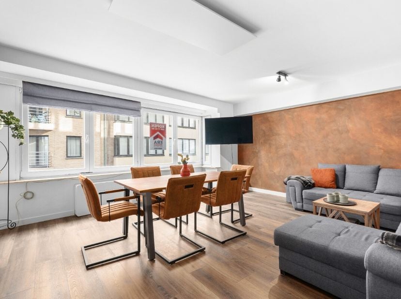 : appartement fermé bien entretenu à Ostende, à quelques pas de la Zeedijk à Mariakerke. Construit en 1975, cet appartement offre une disposition fonc