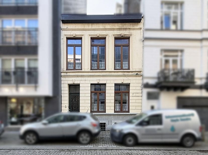 Huis te koop in Euphrosina Beernaertstraat 18,
                    8400 Oostende
